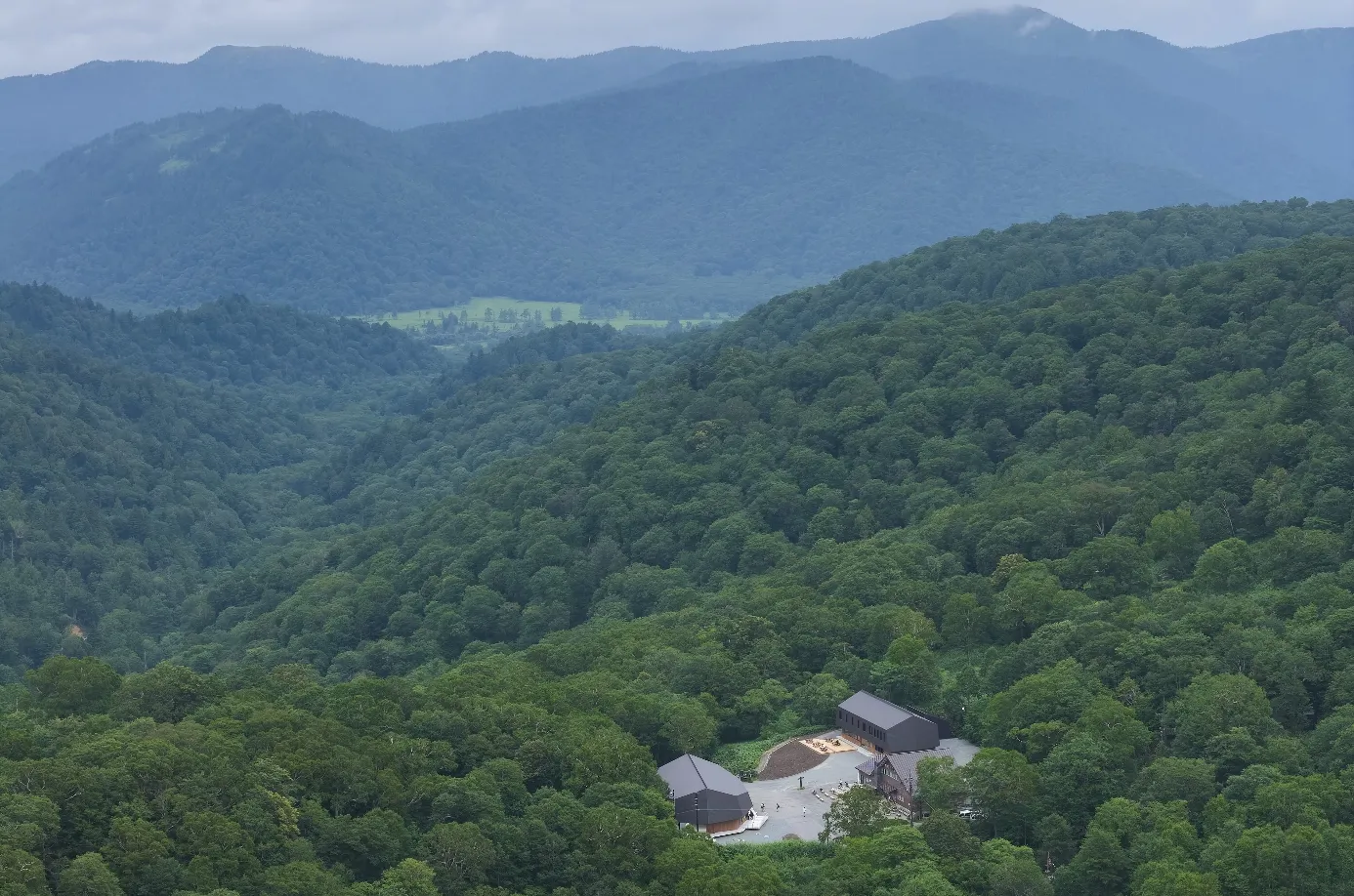 ②【LUCY5沖縄瀬良垣】TAMARIBA＿夜の屋外（人入り）